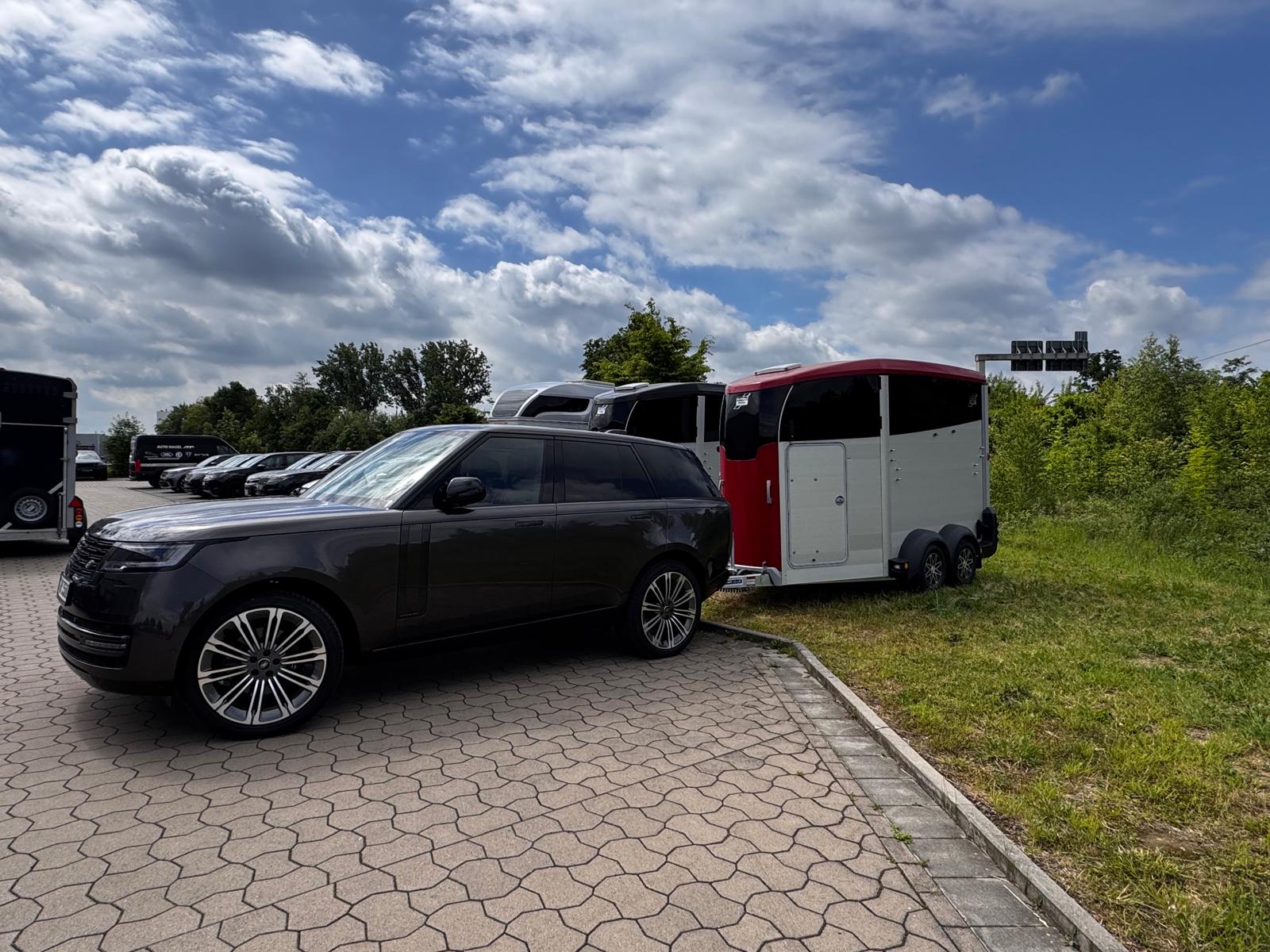 Ifor Williams Anhänger mit Range Rover Ifor Williams Anhänger mit Range Rover