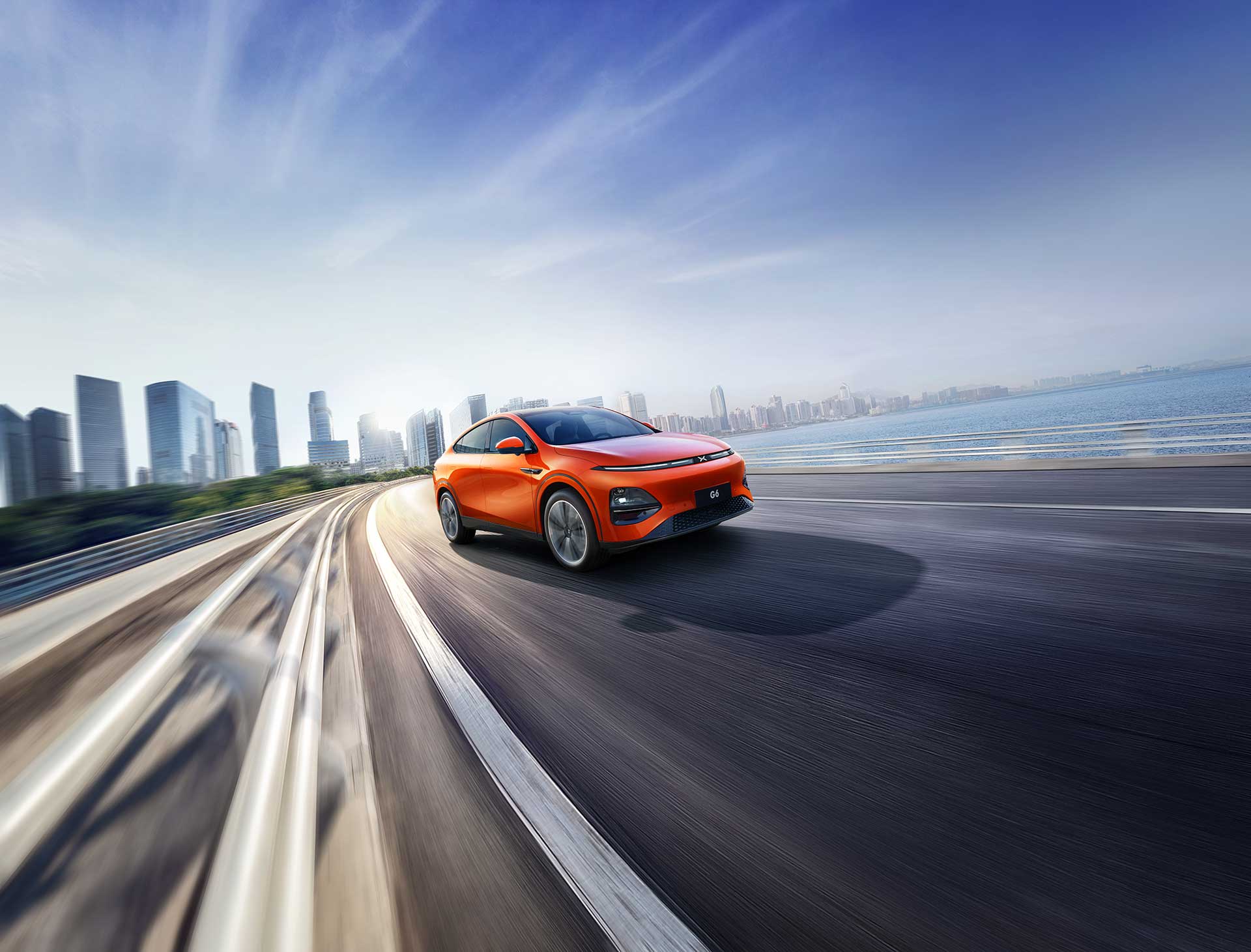 XPENG G6 auf der Straße XPENG G6 auf der Straße