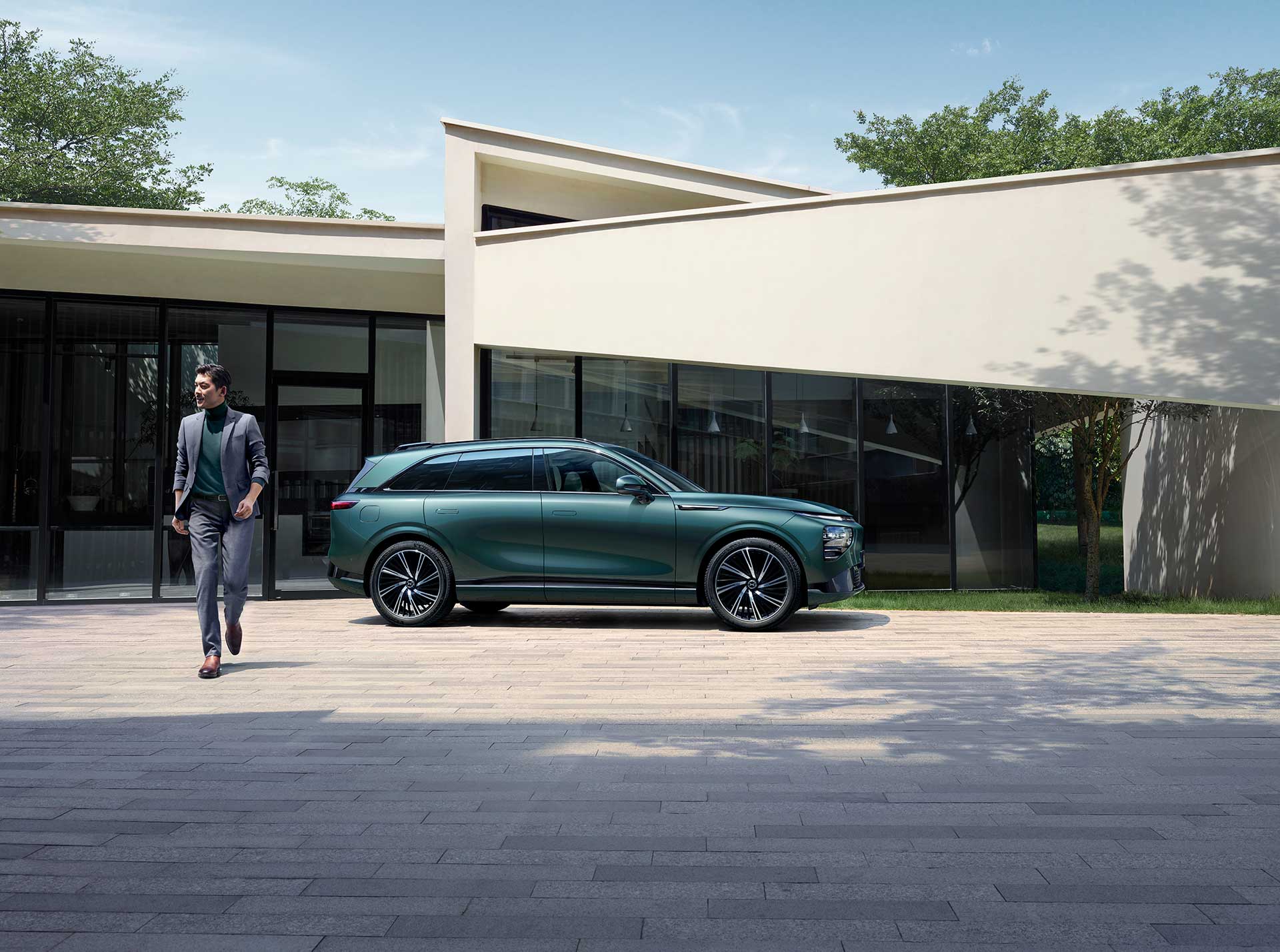 XPENG G9 seitlich XPENG G9 seitlich